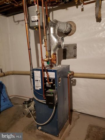 2584 SPRING VALLEY RD, Lancaster, PA 17601