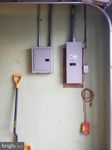 2584 SPRING VALLEY RD, Lancaster, PA 17601