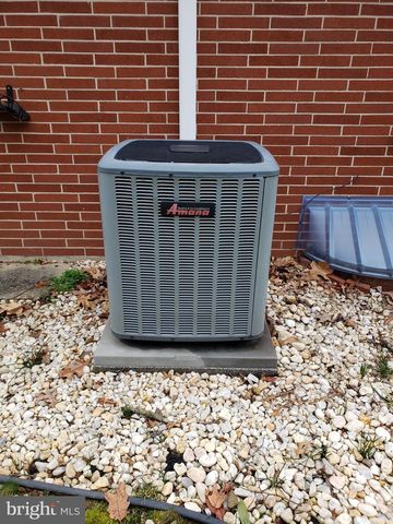 2584 SPRING VALLEY RD, Lancaster, PA 17601