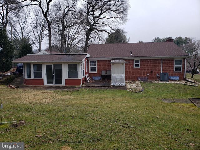 2584 SPRING VALLEY RD, Lancaster, PA 17601