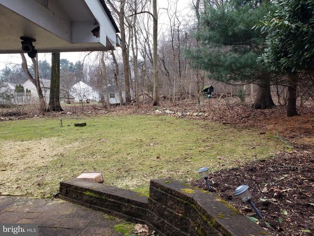 2584 SPRING VALLEY RD, Lancaster, PA 17601