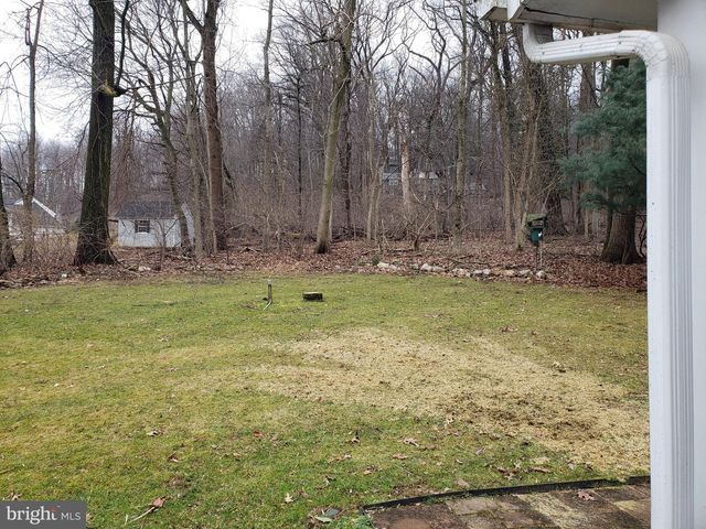 2584 SPRING VALLEY RD, Lancaster, PA 17601