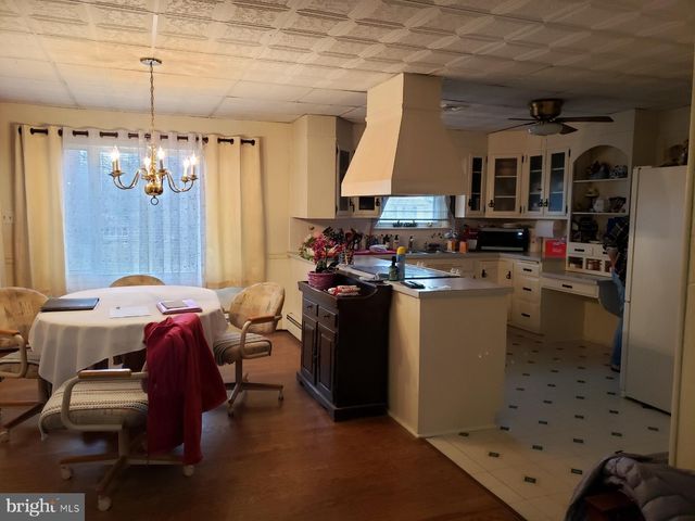 2584 SPRING VALLEY RD, Lancaster, PA 17601