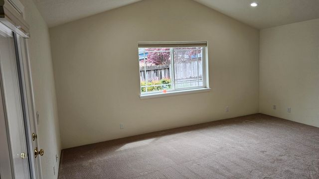 2717 SW Acres Road, Grants Pass, OR 97527