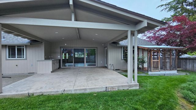 2717 SW Acres Road, Grants Pass, OR 97527