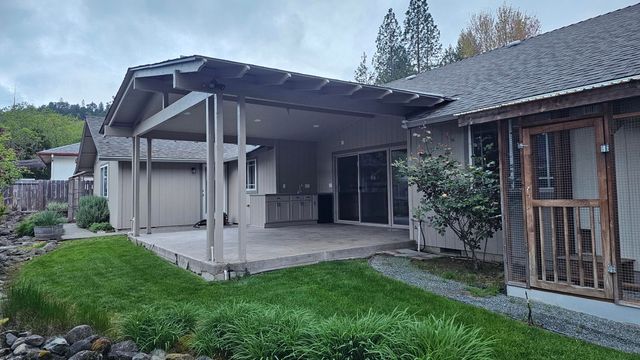 2717 SW Acres Road, Grants Pass, OR 97527