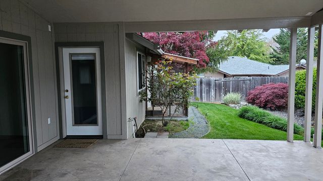 2717 SW Acres Road, Grants Pass, OR 97527