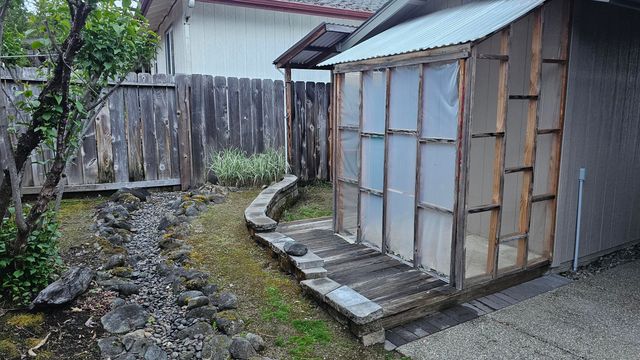 2717 SW Acres Road, Grants Pass, OR 97527