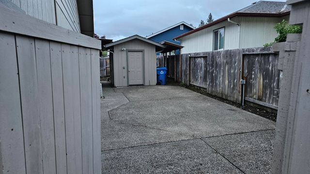 2717 SW Acres Road, Grants Pass, OR 97527