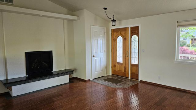 2717 SW Acres Road, Grants Pass, OR 97527