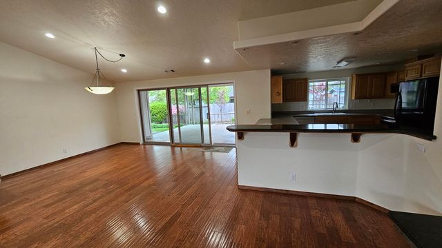 2717 SW Acres Road, Grants Pass, OR 97527