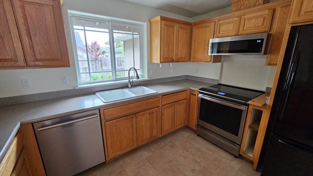 2717 SW Acres Road, Grants Pass, OR 97527