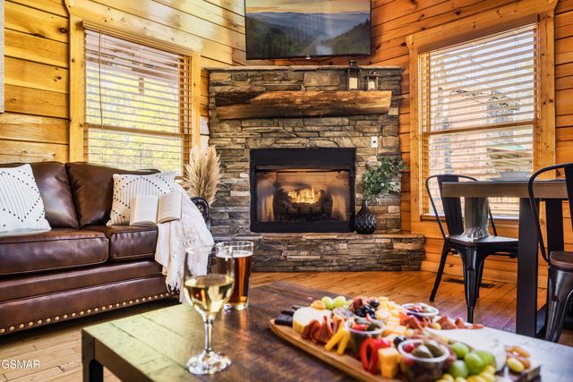 2017 Settlers Ridge Way, Gatlinburg, TN 37738