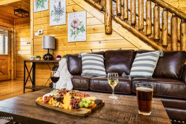 2017 Settlers Ridge Way, Gatlinburg, TN 37738