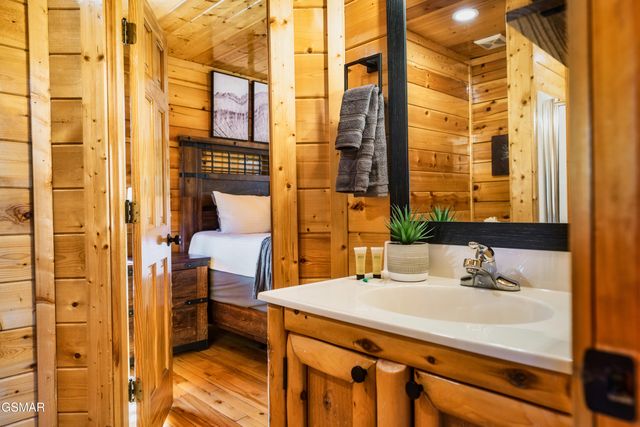 2017 Settlers Ridge Way, Gatlinburg, TN 37738