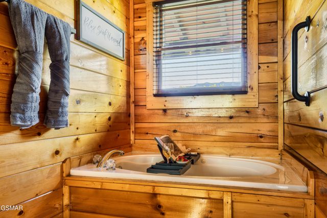 2017 Settlers Ridge Way, Gatlinburg, TN 37738