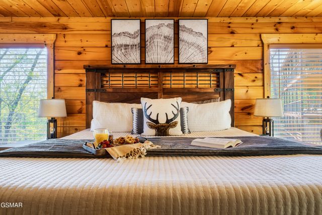 2017 Settlers Ridge Way, Gatlinburg, TN 37738