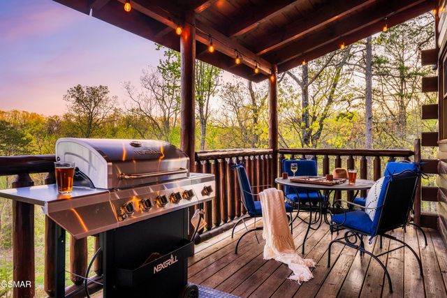 2017 Settlers Ridge Way, Gatlinburg, TN 37738