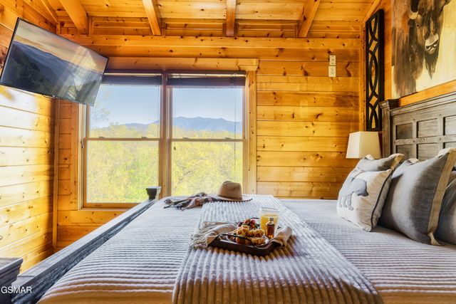 2017 Settlers Ridge Way, Gatlinburg, TN 37738