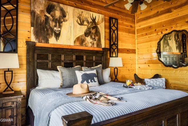 2017 Settlers Ridge Way, Gatlinburg, TN 37738