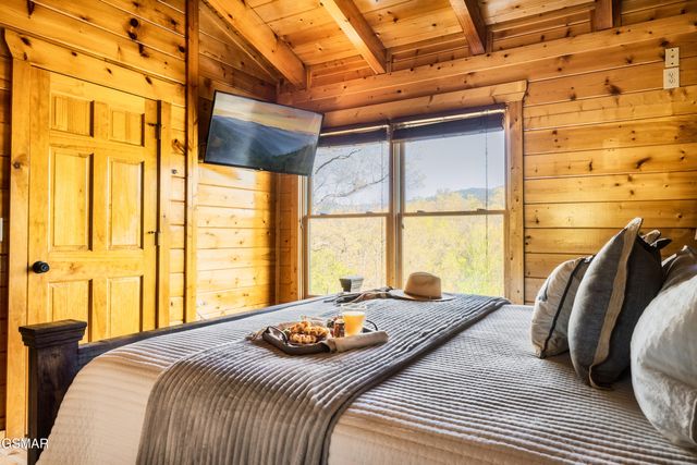 2017 Settlers Ridge Way, Gatlinburg, TN 37738