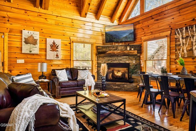 2017 Settlers Ridge Way, Gatlinburg, TN 37738