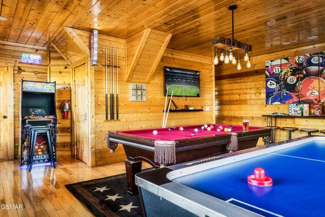 2017 Settlers Ridge Way, Gatlinburg, TN 37738