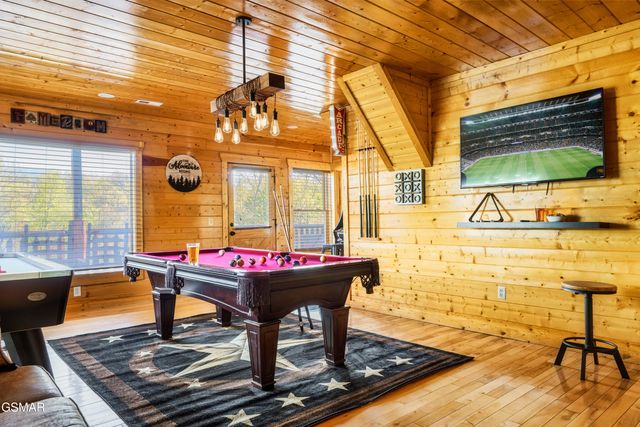 2017 Settlers Ridge Way, Gatlinburg, TN 37738