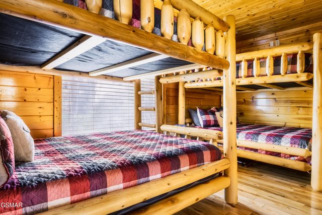 2017 Settlers Ridge Way, Gatlinburg, TN 37738