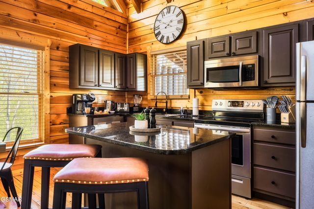 2017 Settlers Ridge Way, Gatlinburg, TN 37738