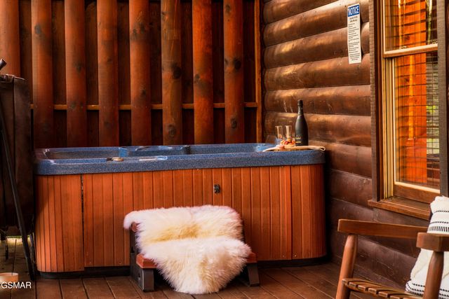 2017 Settlers Ridge Way, Gatlinburg, TN 37738