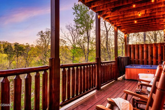 2017 Settlers Ridge Way, Gatlinburg, TN 37738