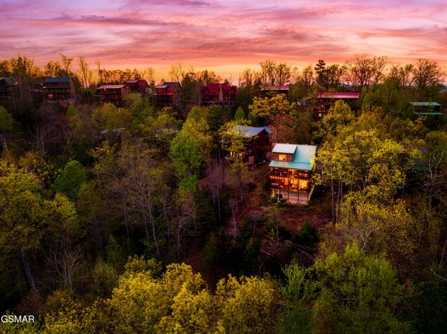 2017 Settlers Ridge Way, Gatlinburg, TN 37738