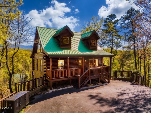 2017 Settlers Ridge Way, Gatlinburg, TN 37738