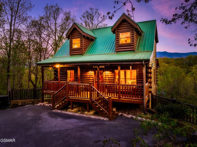 2017 Settlers Ridge Way, Gatlinburg, TN 37738