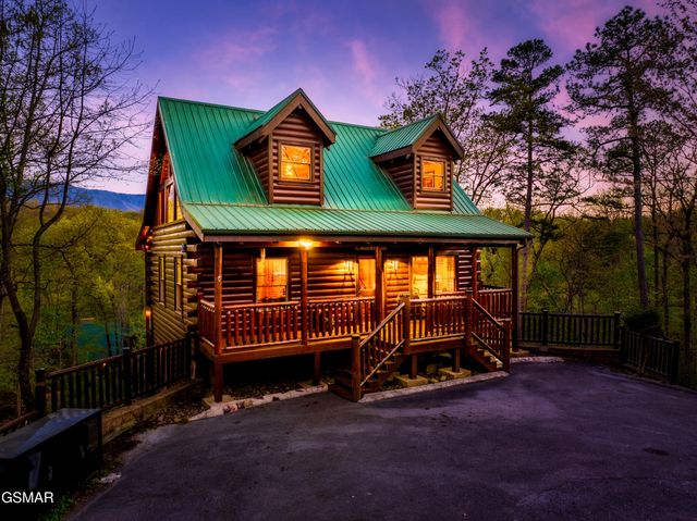2017 Settlers Ridge Way, Gatlinburg, TN 37738