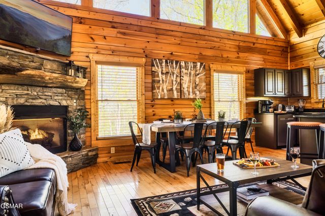 2017 Settlers Ridge Way, Gatlinburg, TN 37738