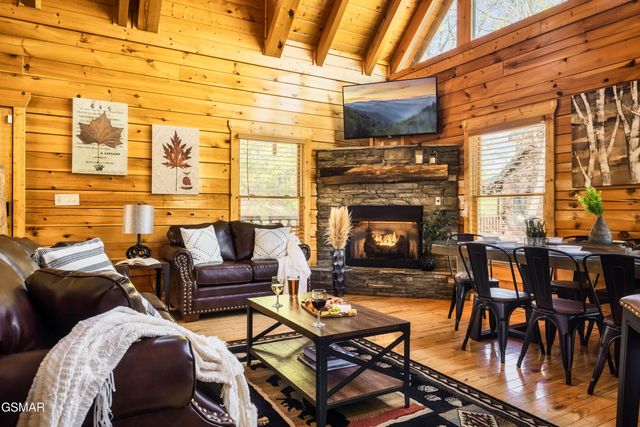 2017 Settlers Ridge Way, Gatlinburg, TN 37738