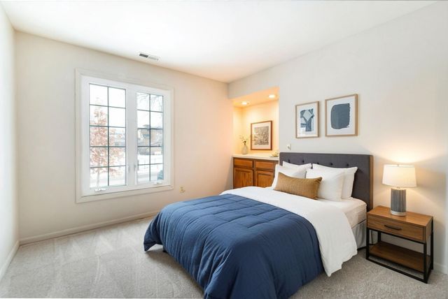 1112 Iroquois Avenue 12, Naperville, IL 60563