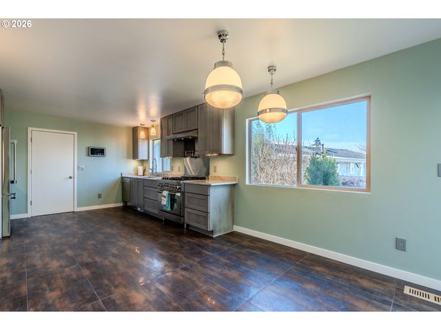 1441 Sw 23RD Ct, Gresham, OR 97080