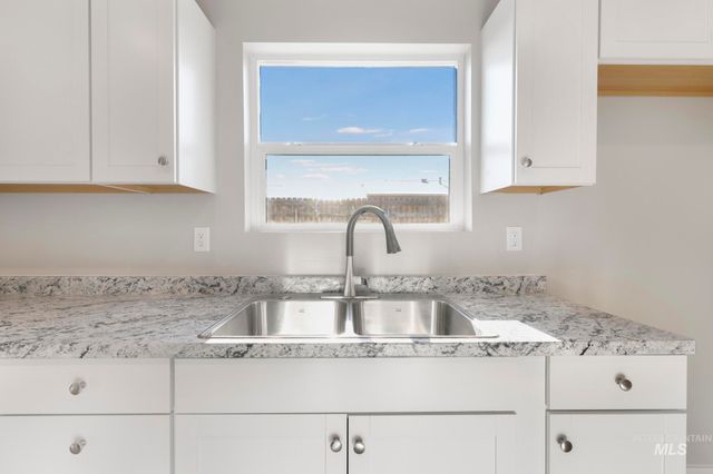 513 W Avenue B, Jerome, ID 83338
