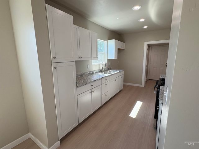 513 W Avenue B, Jerome, ID 83338