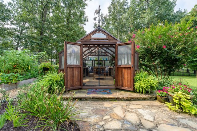 187 Double Eagle Dr, Summertown, TN 38483
