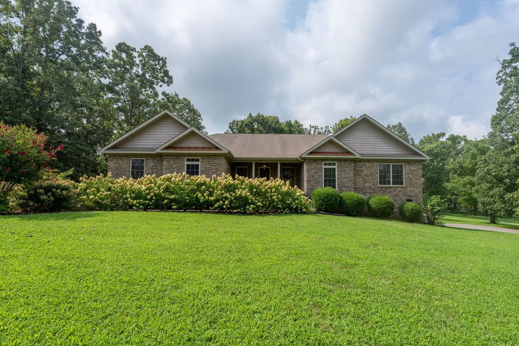187 Double Eagle Dr, Summertown, TN 38483