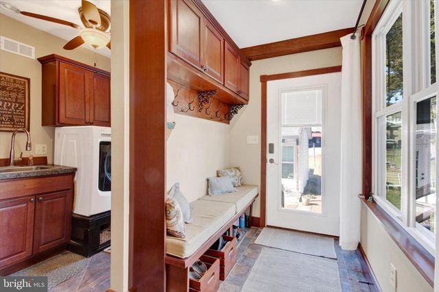 6 N WATER ST, Spring Grove, PA 17362