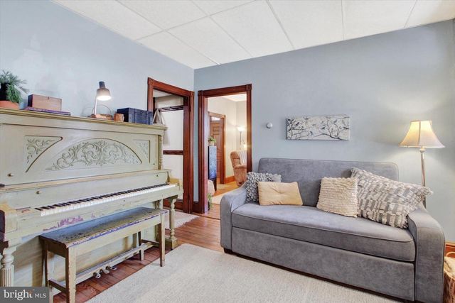 6 N WATER ST, Spring Grove, PA 17362