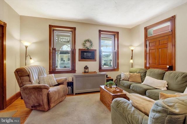 6 N WATER ST, Spring Grove, PA 17362