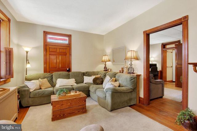 6 N WATER ST, Spring Grove, PA 17362