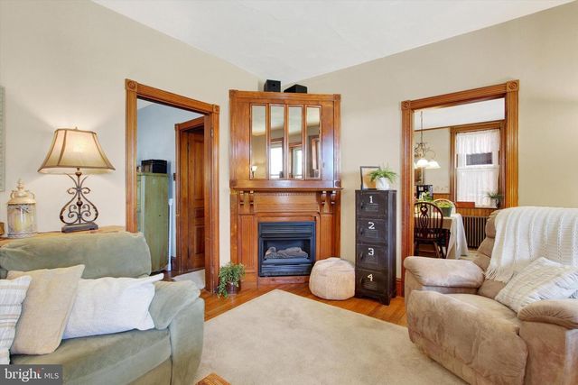 6 N WATER ST, Spring Grove, PA 17362