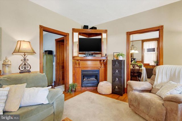 6 N WATER ST, Spring Grove, PA 17362